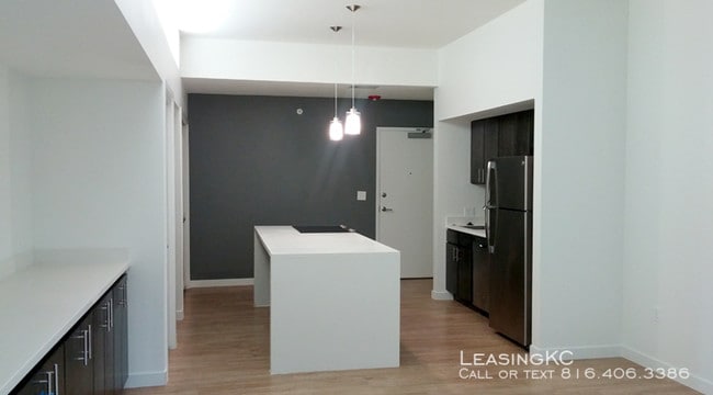 Building Photo - 63 Brookside