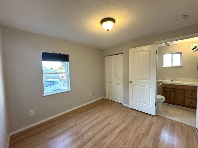 Building Photo - Stand-alone 1BR Home | W/D | Prime North E...