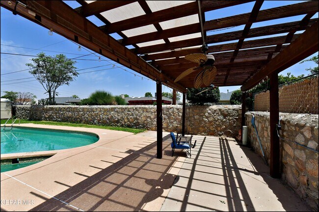 Building Photo - 9125 W H Burges Dr