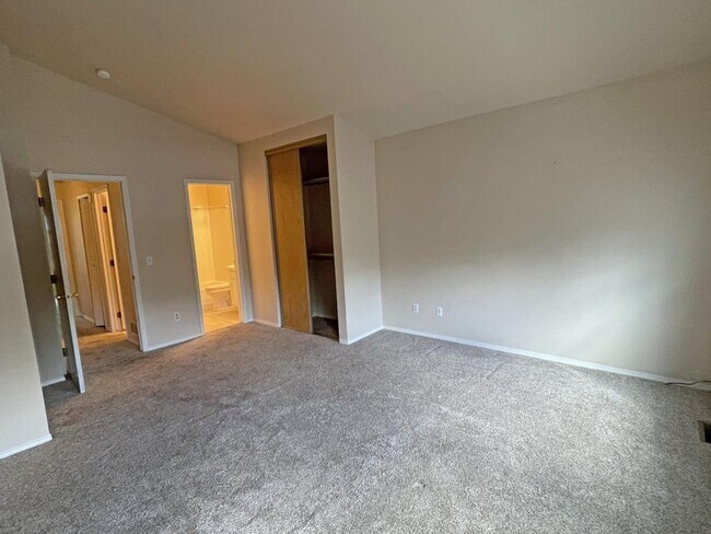 Building Photo - 3426 Queen Anne Way