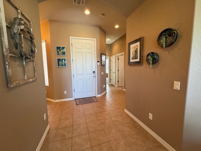 Building Photo - Luxurious Furnished Golf Course Short-Term Rental