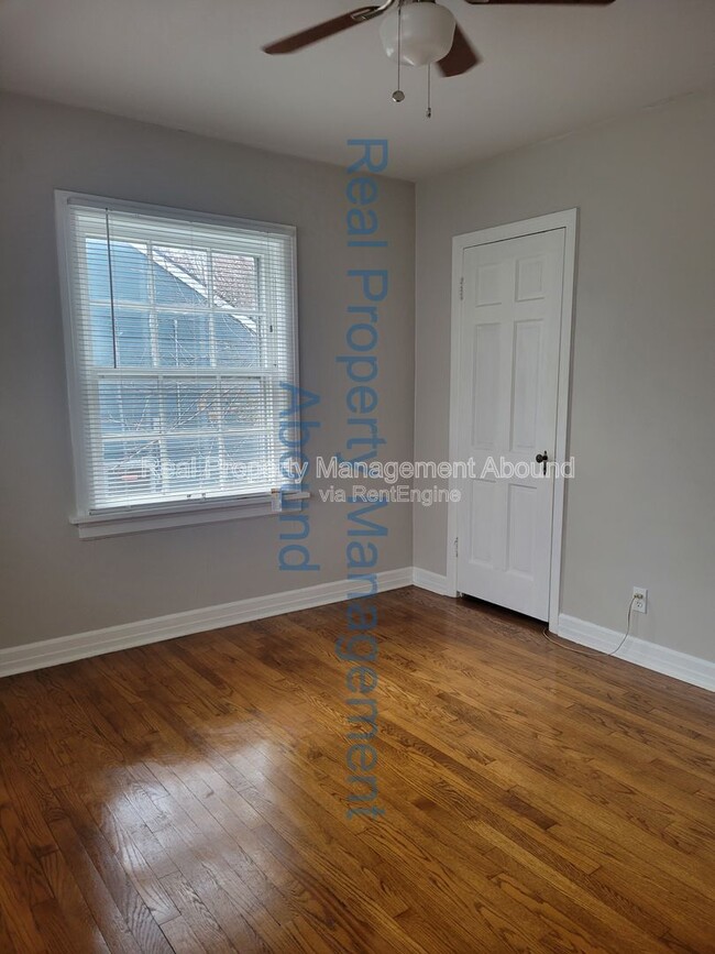 Building Photo - 1415 S New Haven Ave