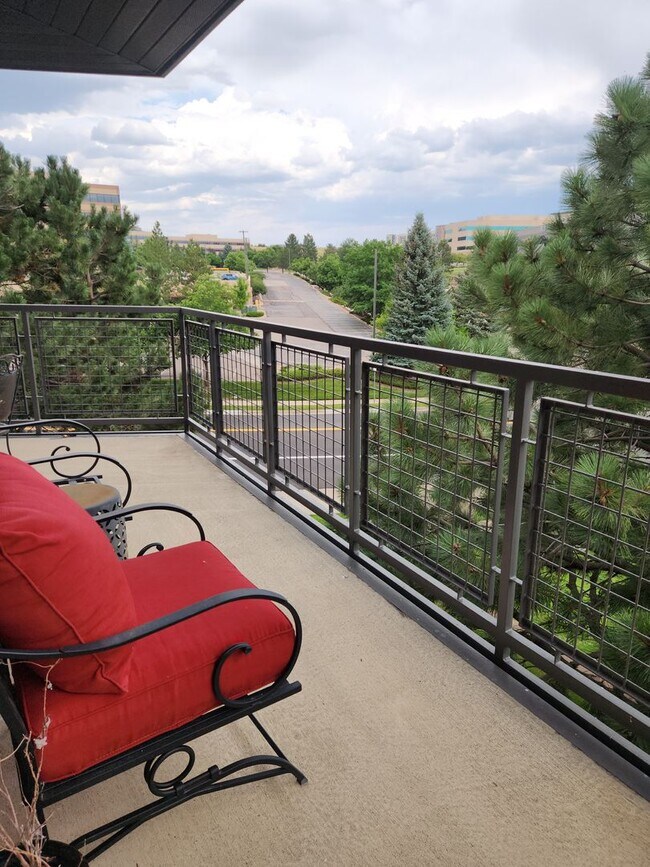 Building Photo - LOCATION, FULLY FURNISHED and LUXURY! Cher...