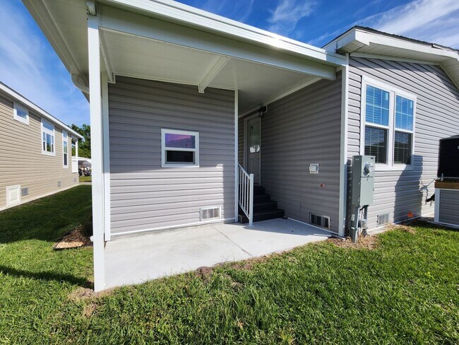 Building Photo - 521 Eland Dr