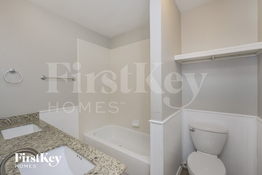 Building Photo - 101 Canterbury Dr