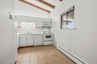 Building Photo - 343 Oakland St