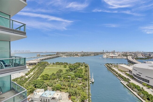 Building Photo - 900 Biscayne Blvd