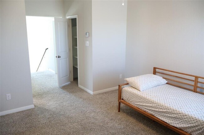 Building Photo - 11500 Maple Leaf Way