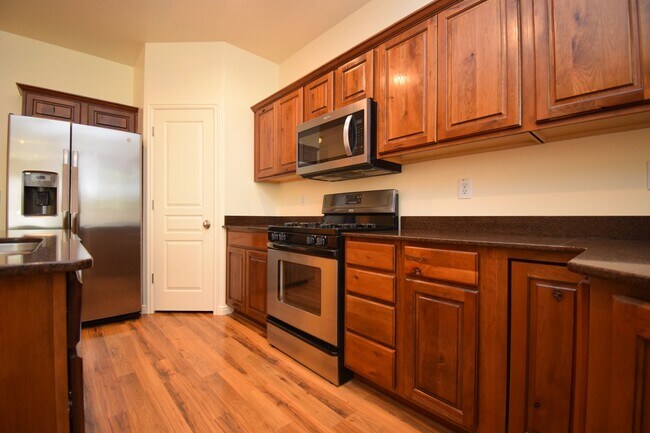 Building Photo - Modern 4 bed Home in Prime West Valley Location!!