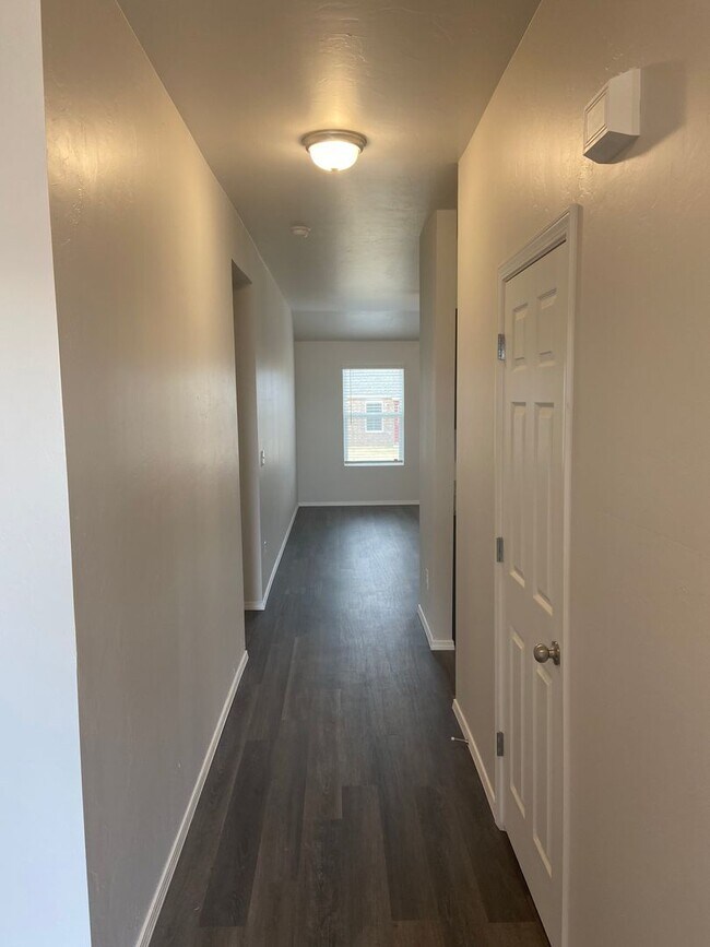Building Photo - PRE-LEASING NOW — Comfortable 3-Bedroom | 2-Bath Home in Fox Hollow