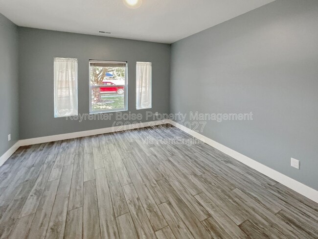 Building Photo - 1691 E Daulby St