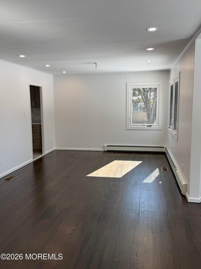 Building Photo - 474 Monmouth Rd