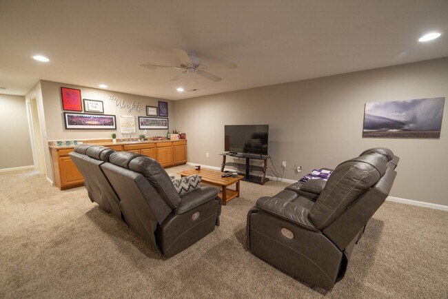 Building Photo - 5 Bedroom, 3 Bathroom house with completed...