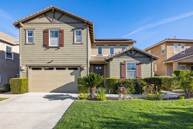 Primary Photo - Luxurious 5-Bedroom Pool Home with Solar &...