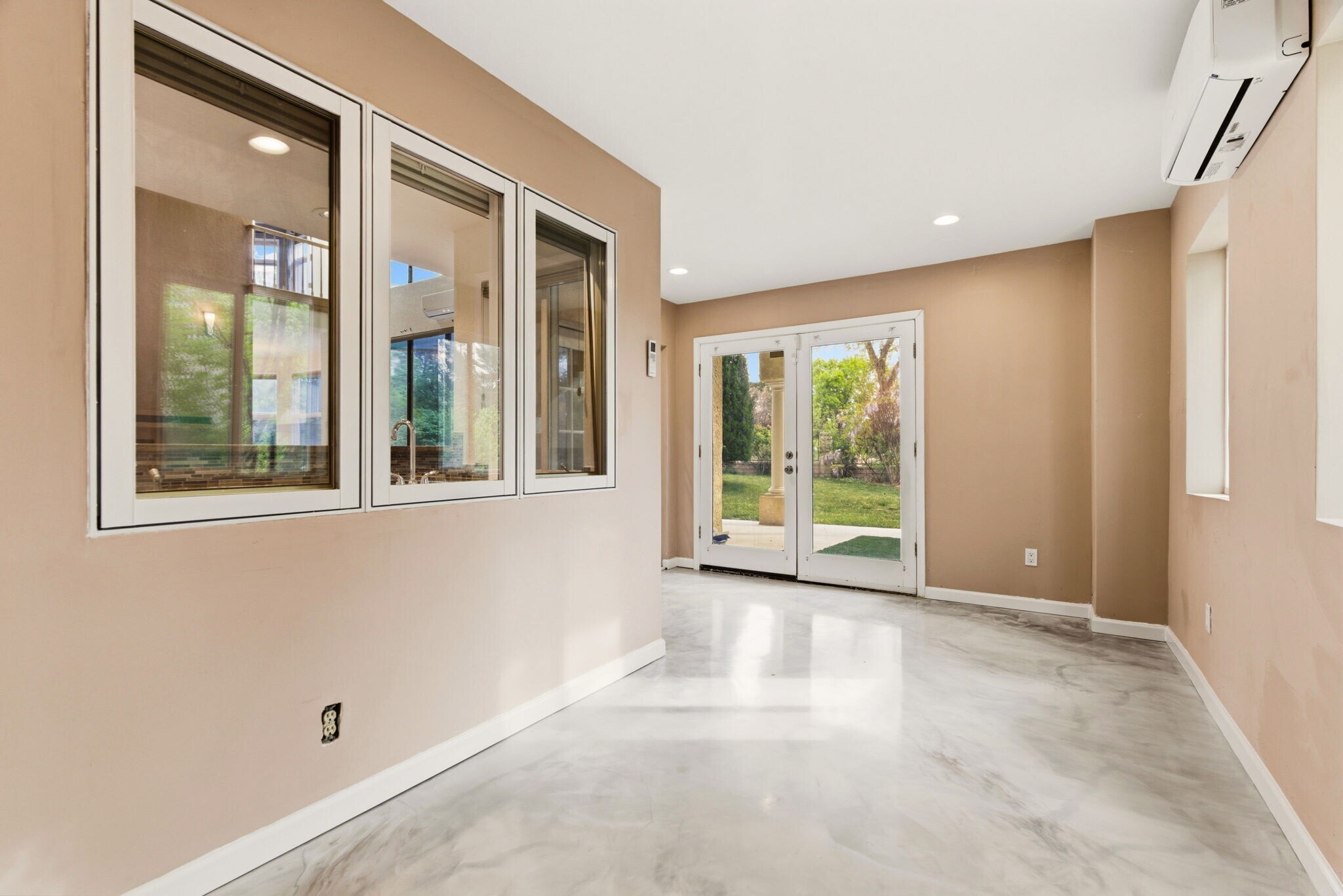 Building Photo - 9706 Tanoan Dr NE