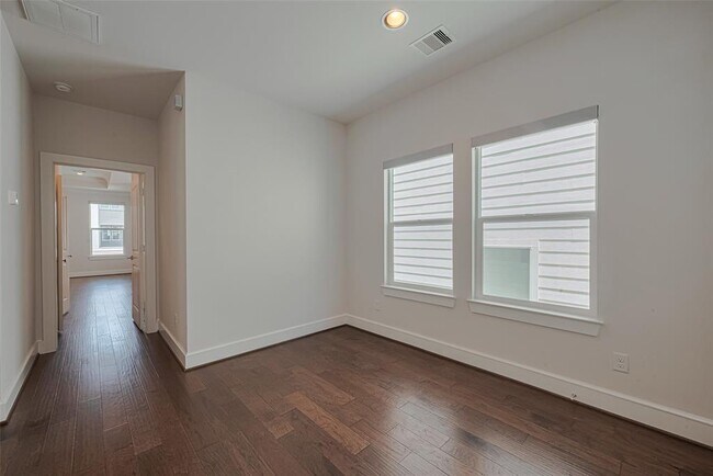 Building Photo - 1237 W 23rd St