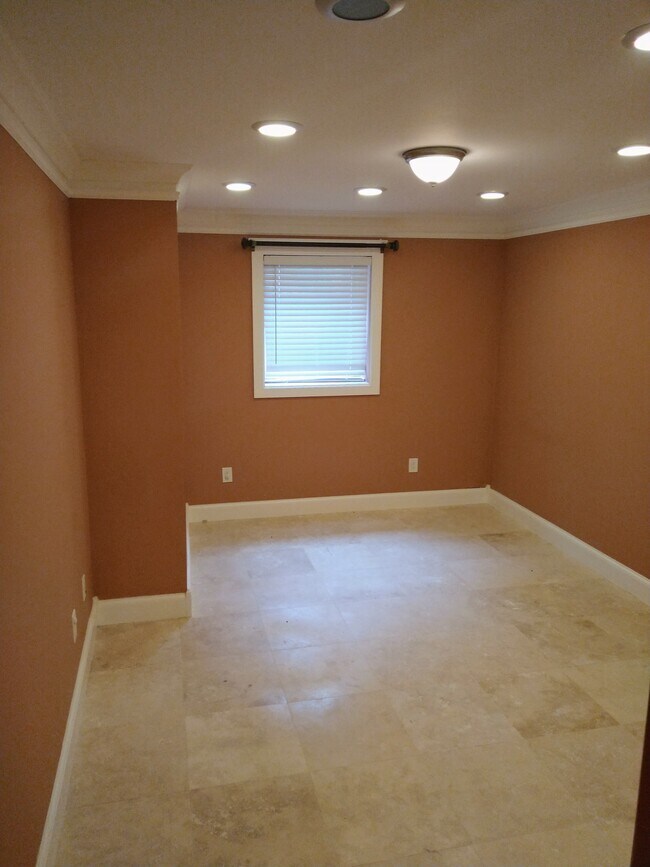 Building Photo - 5501 Brooklyn Ave NE