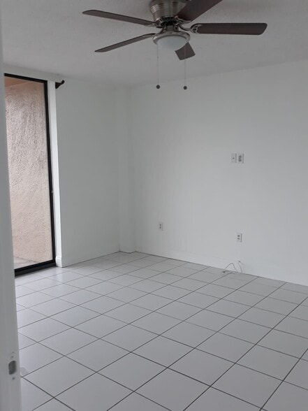 Building Photo - 16751 NE 9th Ave