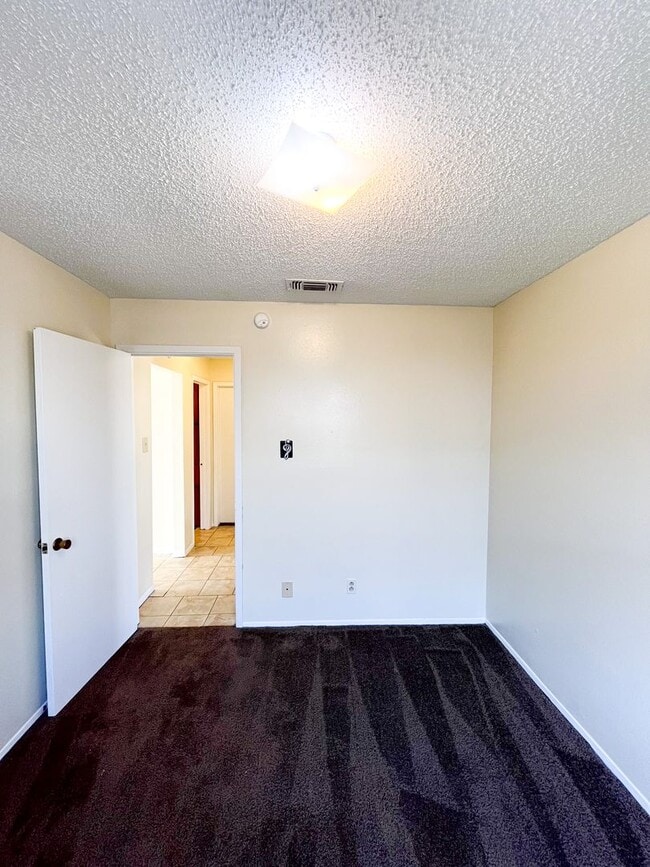 Building Photo - Available NOW!!!! This charming 1 story, 3 bedroom, 2 bath house could be your next home! Beautif...