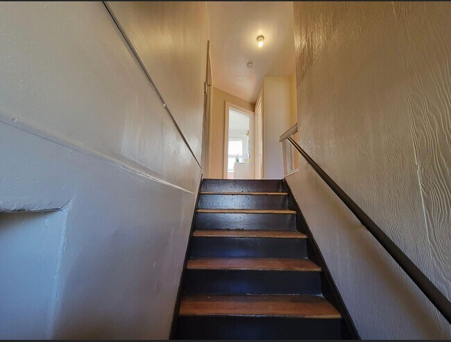 Building Photo - Beautiful 3 bedroom! Section 8 Ready!