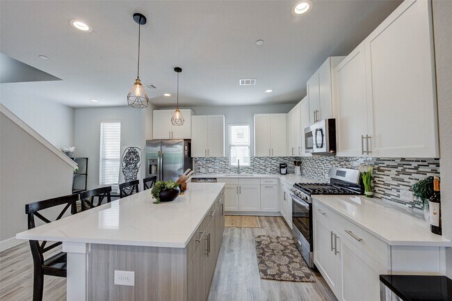 Building Photo - 18732 Centro Main St