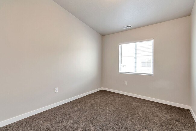 Building Photo - 3 Bed 2.5 Bath Townhome in Bluffdale