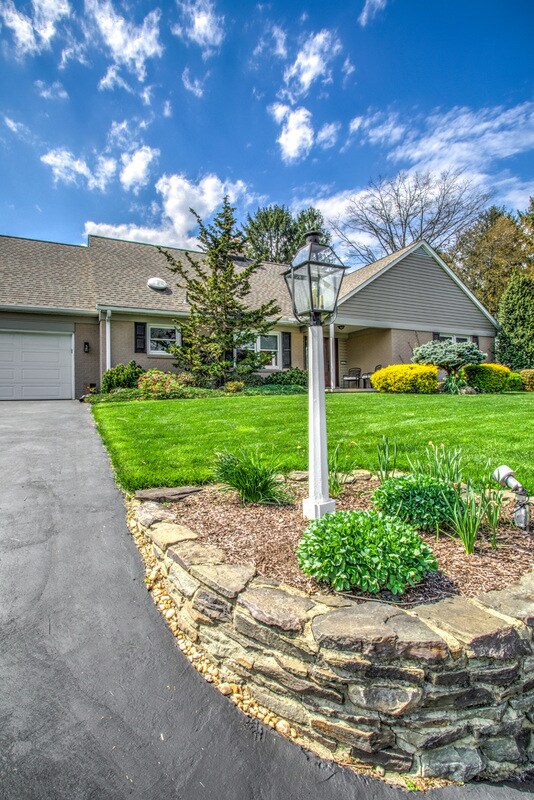 Building Photo - 1827 Larchmont Ln