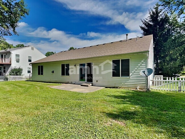 Building Photo - 545 Foxglove Ct