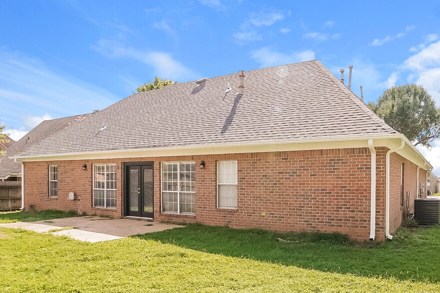 Building Photo - 8978 Shellflower Dr