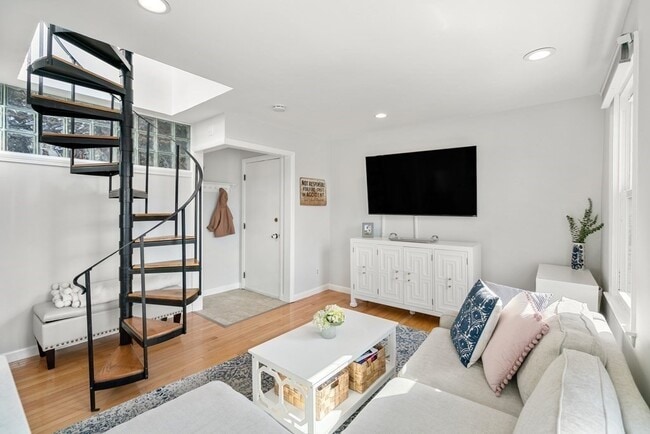 Building Photo - 48-50 Russell St