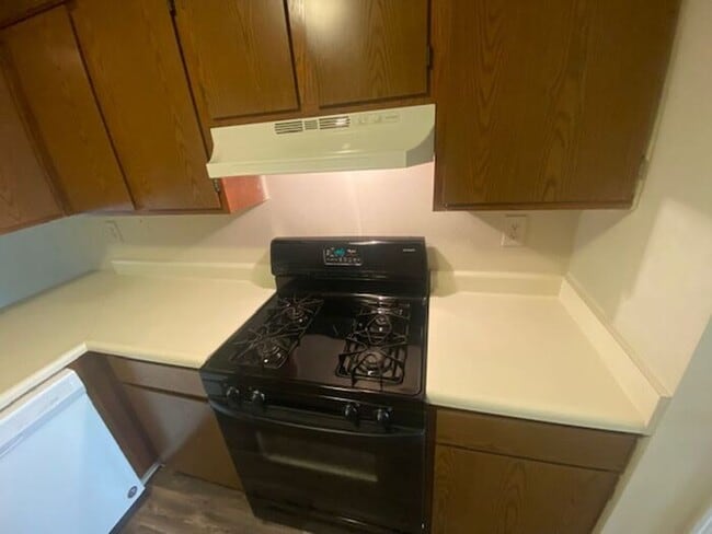 Building Photo - NOW AVAILABLE! Charming 2-Bedroom, 2-Bathroom Single-Level Townhome