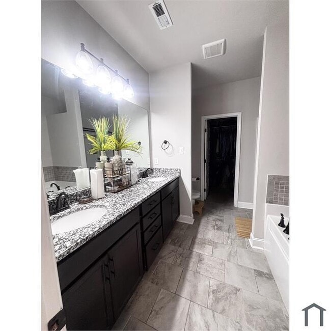 Building Photo - 127 Rita Ann Wy