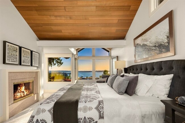 Building Photo - Kirkland View Home