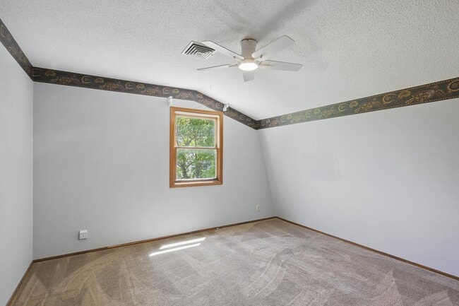 Building Photo - 1306 Marion Dr