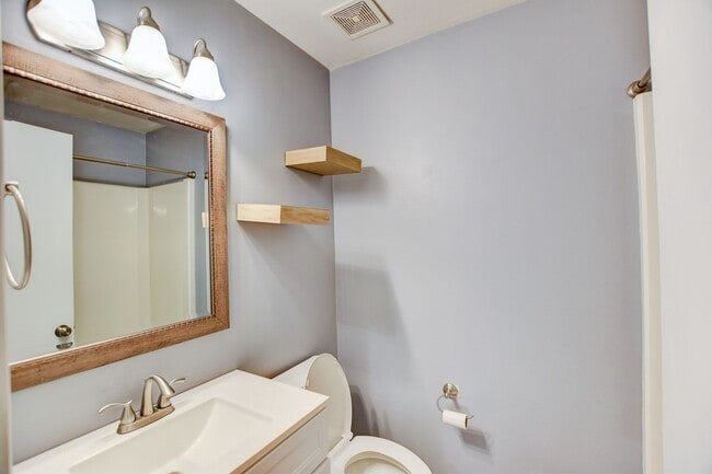 Building Photo - Redwing