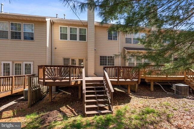 Building Photo - 4002 Rosemeade Dr