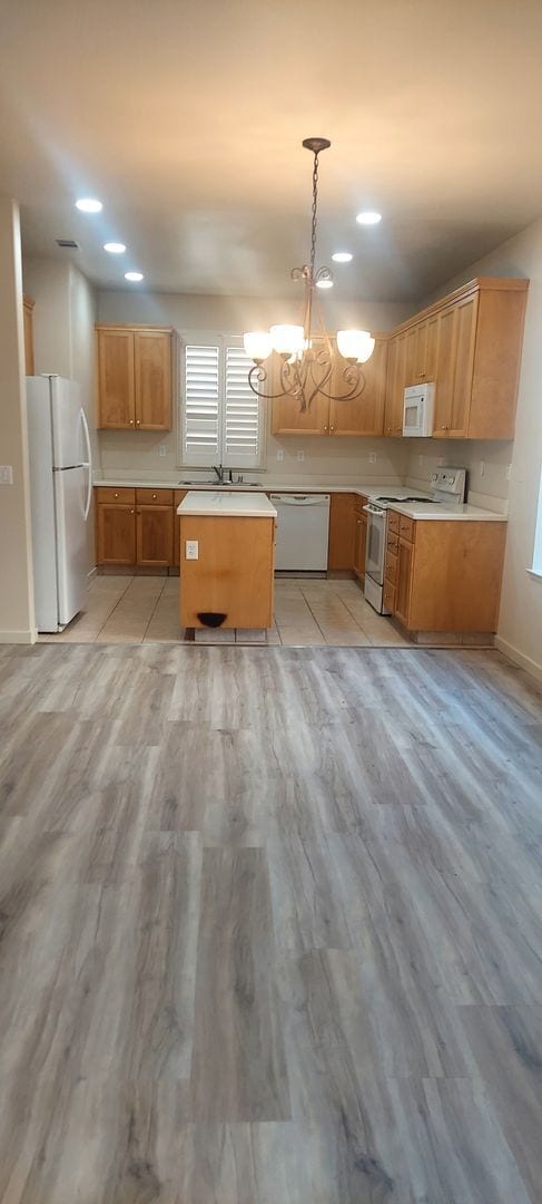 Building Photo - 1382 Rincon Dr