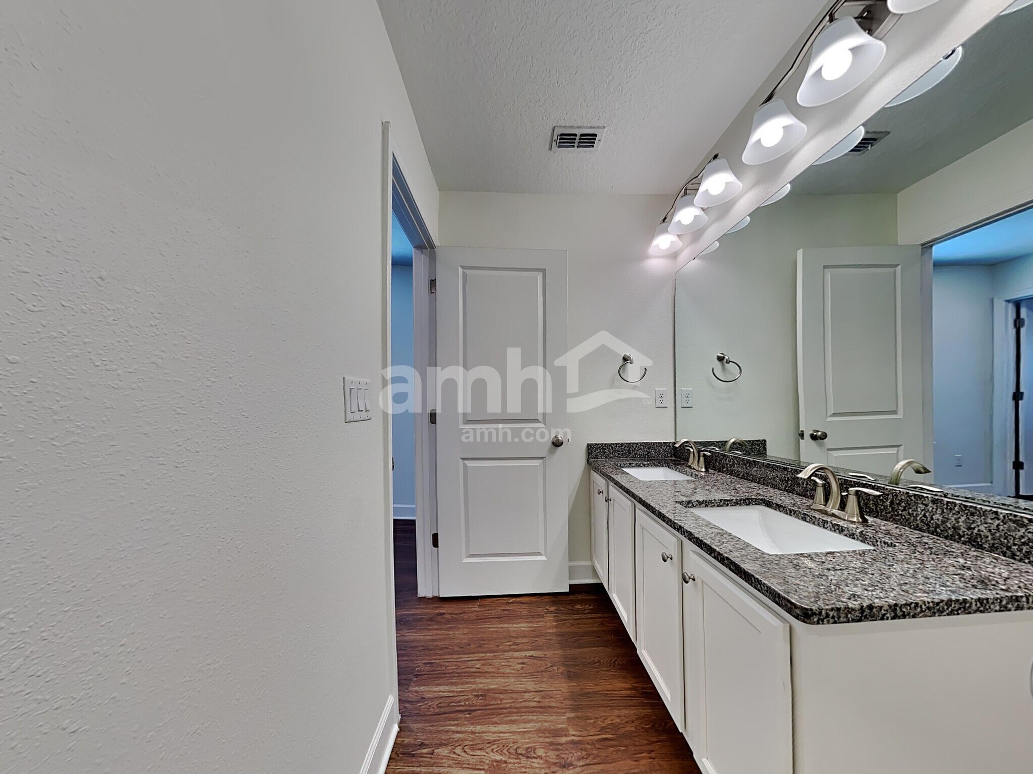 Building Photo - 1215 Tan Tara Trail