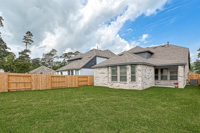 Building Photo - 323 Highland Bayou Dr