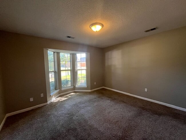 Building Photo - Renovated 2 Bedroom 2 Bath Home for Rent!