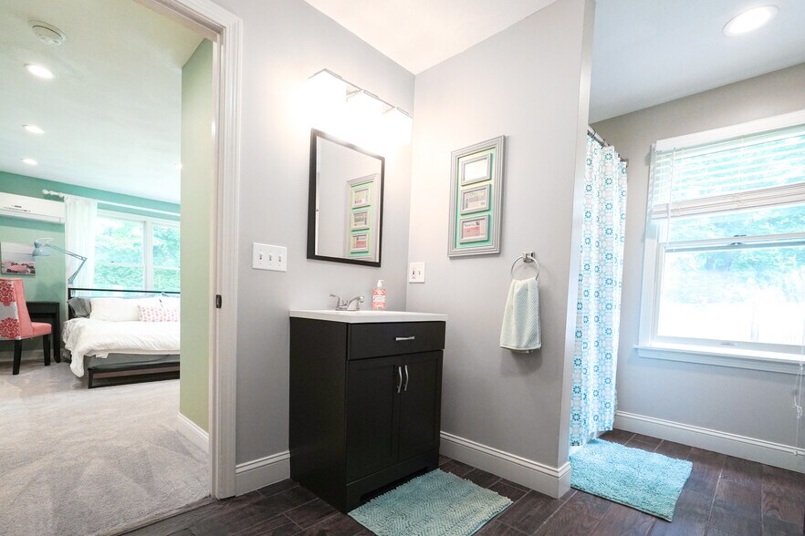 Building Photo - 48 Fales Ave