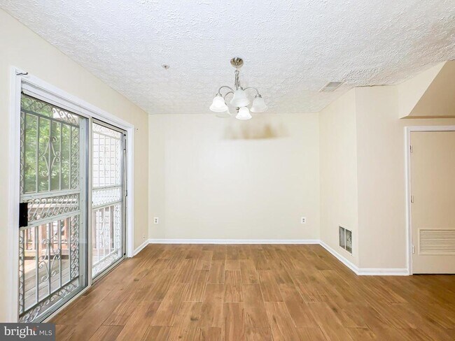 Building Photo - 7218 Mahogany Dr