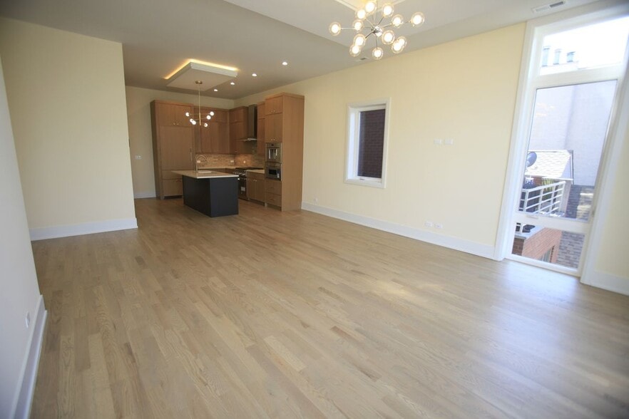 Building Photo - 1029 N Winchester Ave