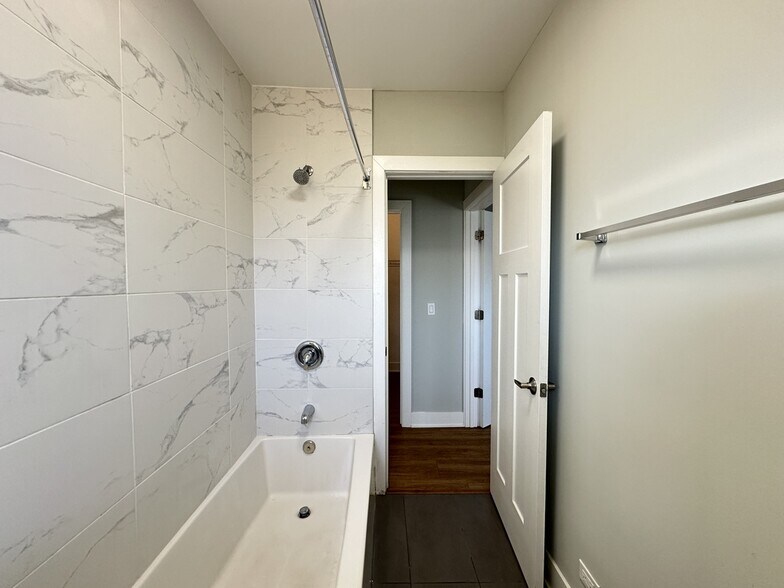 Building Photo - 735 Judson Ave