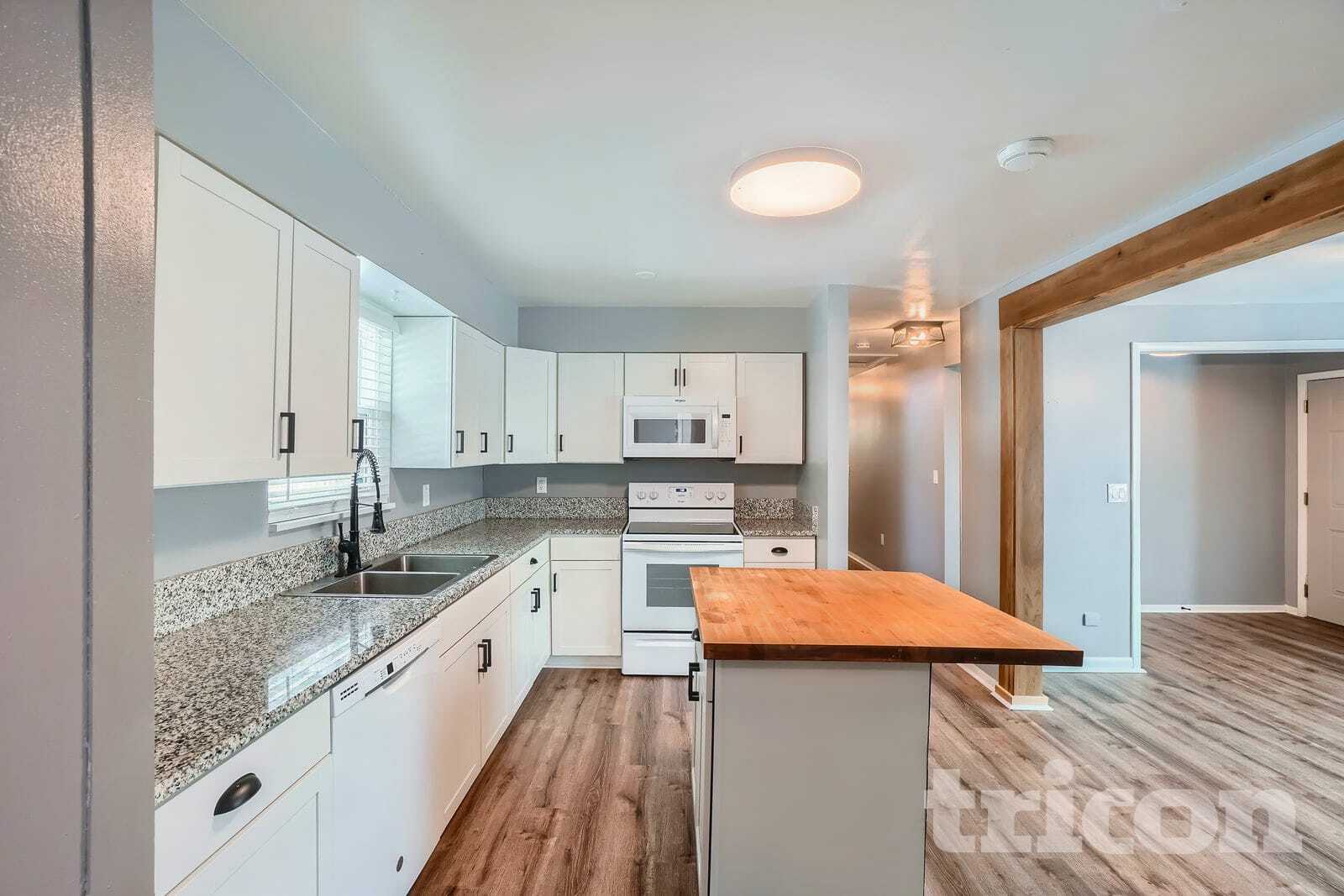 Building Photo - 243 E Bay Ave