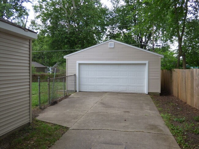 Building Photo - 4601 Holton Ave