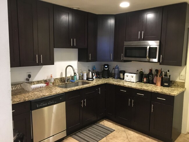 Building Photo - AUGUST PRE-LEASE Updated kitchen, Granite,...