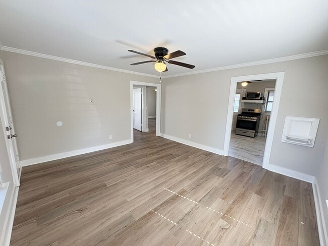 Building Photo - 2 Bedroom and 1 Bath Home