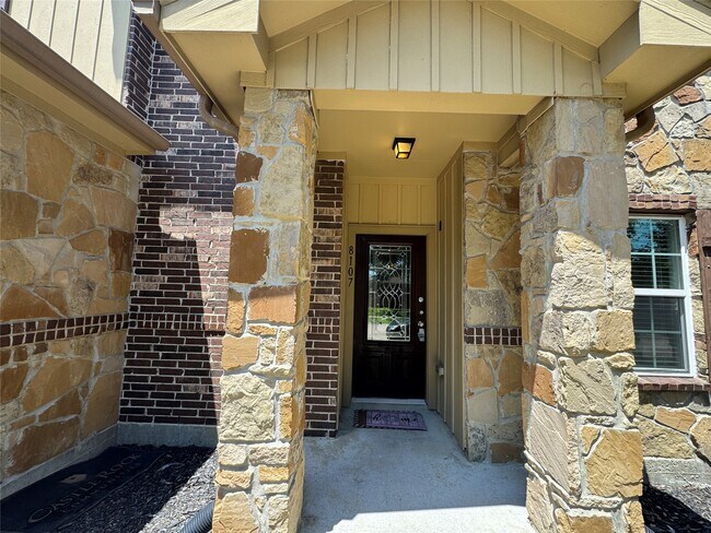 Building Photo - 8107 Gran Villa Dr