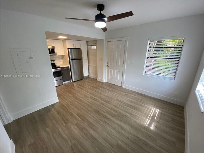 Building Photo - 11310 Peachtree Dr